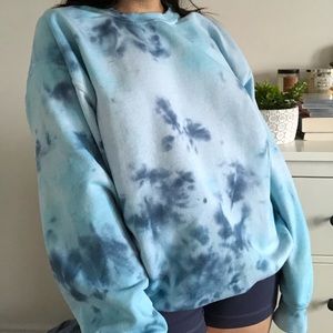 hand made tie dye crew neck sweater 🦋